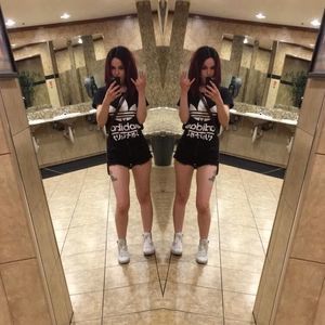 Meet your Posher, Olivia